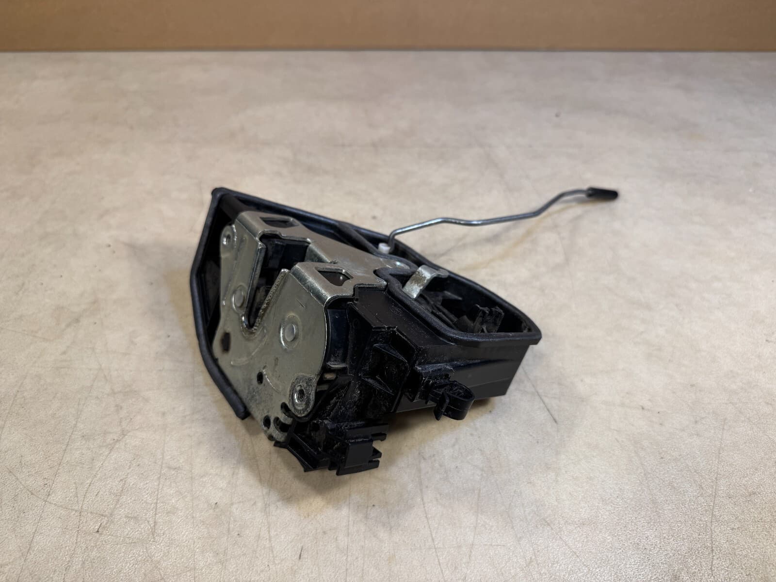 BMW BMW X5 E70 5 F10 7 F01 System latch LEFT Front door lock control 51217202143