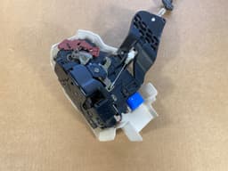 VW VW Touareg GENUINE Front Left Door Lock 7L0837867 — thumbnail 5