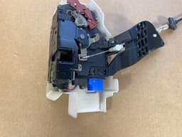 VW VW Touareg GENUINE Front Left Door Lock 7L0837867 — thumbnail 6