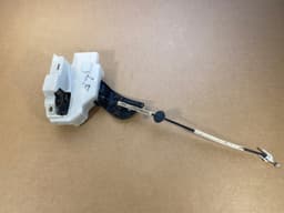VW VW Touareg GENUINE Front Left Door Lock 7L0837867 — thumbnail 9