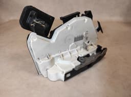 VW VOLKSWAGEN GOLF VI 2012 - LOCK DOOR FRONT RIGHT, 5K1837016D, 5K1 837 016 D — thumbnail 1