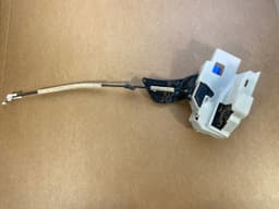 VW VW Touareg GENUINE Rear Right Door Lock 7L0837868 — thumbnail 1