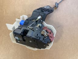 VW VW Touareg GENUINE Rear Right Door Lock 7L0837868 — thumbnail 8