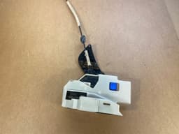 VW VW Touareg GENUINE Rear Right Door Lock 7L0837868 — thumbnail 2