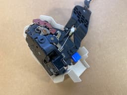 VW VW Touareg GENUINE Rear Left Door Lock 7L0839015 — thumbnail 7