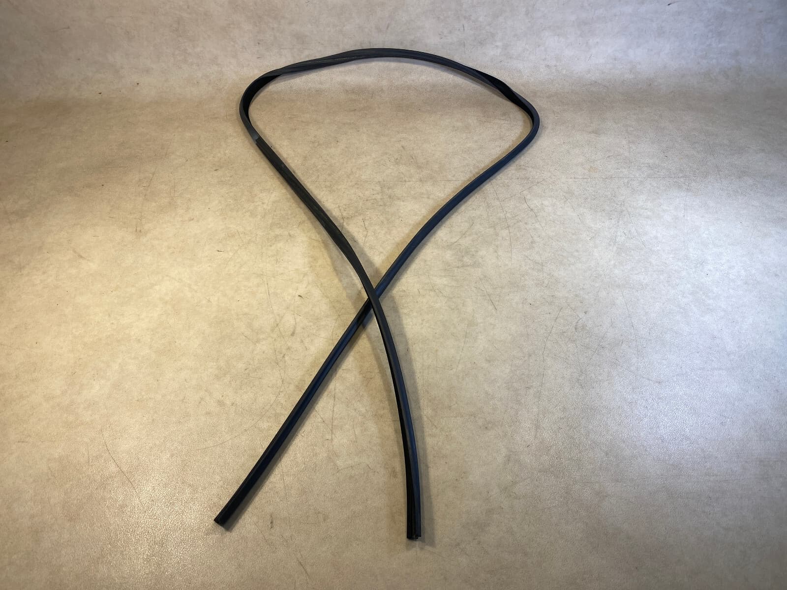 MERCEDES-BENZ Mercedes G class W463 GENUINE Rear Left or Right Door Sealing cord A4637250198