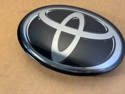 TOYOTA Genuinre FRONT GRILLE EMBLEM For TOYOTA TACOMA TUNDRA RADAR COVER 90975-02159 — thumbnail 4