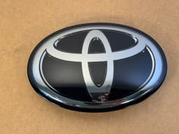 TOYOTA Genuinre FRONT GRILLE EMBLEM For TOYOTA TACOMA TUNDRA RADAR COVER 90975-02159 — thumbnail 2