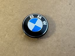 BMW Genuine BMW F G Series Steering Wheel Emblem 46mm Badge Logo For 1 3 5 6 7 X5 8 — thumbnail 3