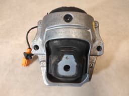 AUDI AUDI A4 A5 A6 PORSCHE ENGINE MOUNT MOTOR SUPPORT BRACKET WITH LINE 8R0 199 381 E — thumbnail 6