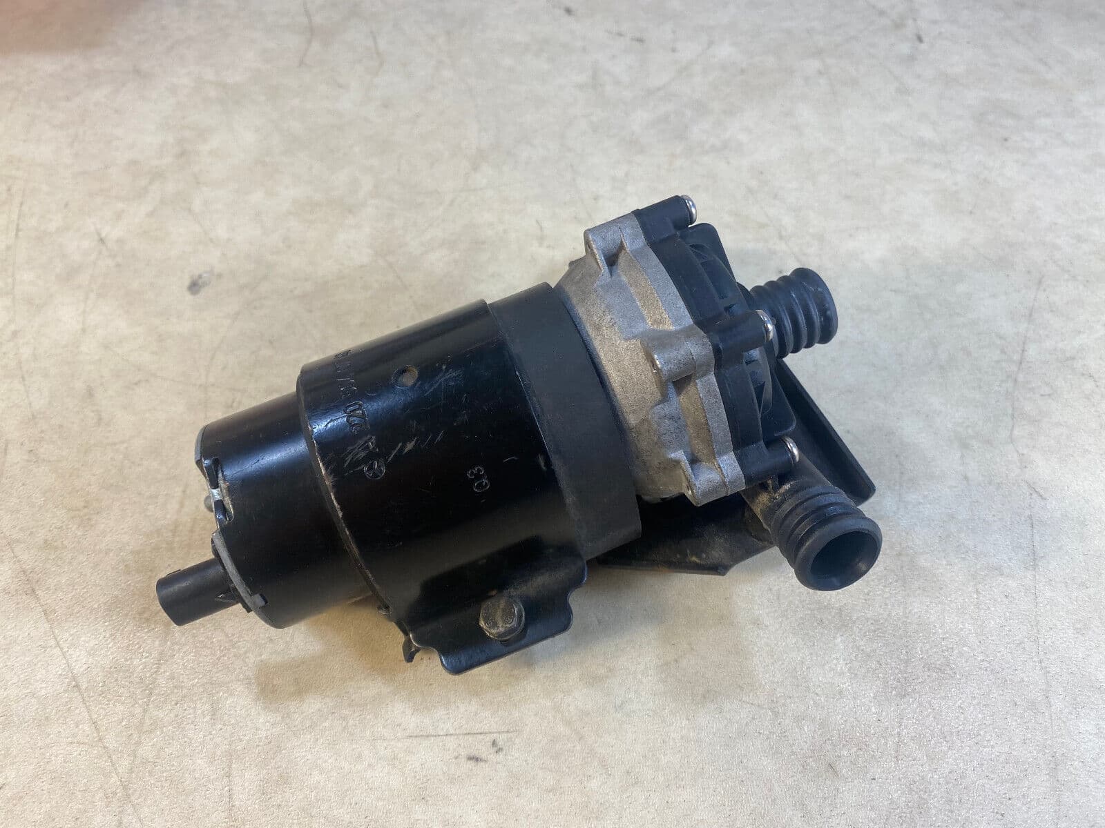 Mercedes G class W463 Genuine Auziliary Water Pump with Bracket A2205040740