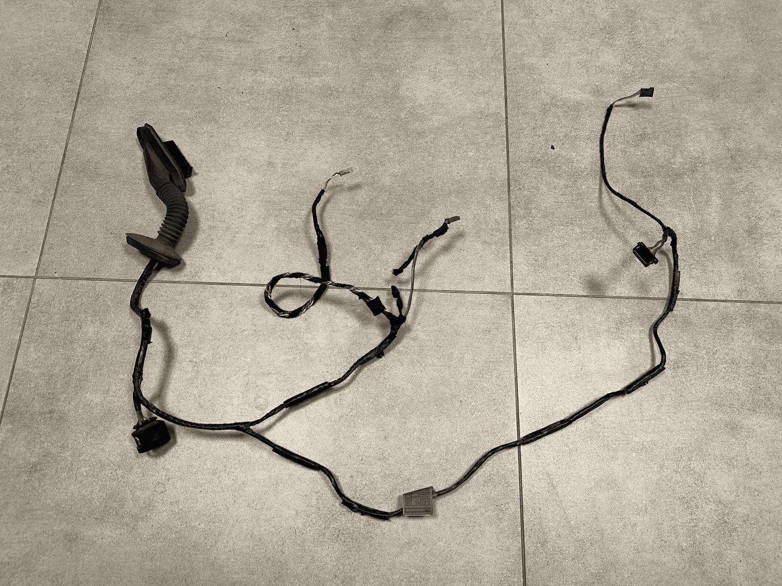 BMW GENUINE BMW X5 E70 Front Right Door Wiring Harness 61126977063