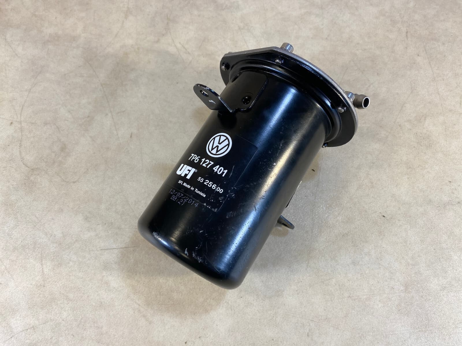 VW Porsche CAYENNE 92A 958 TOUAREG 7P5 7P6 OEM Fuel Filter Housing 7P6127401