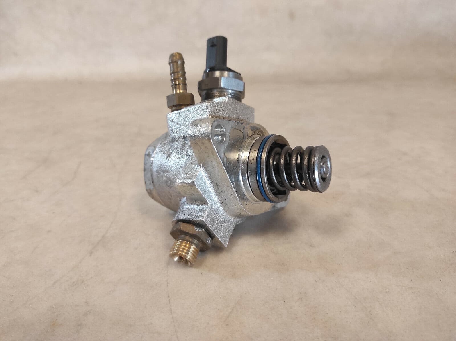 AUDI AUDI A3 8V SEAT SKODA FABIA VW GOLF - FUEL PETROL PUMP HIGH PRESSURE, 04E127026H