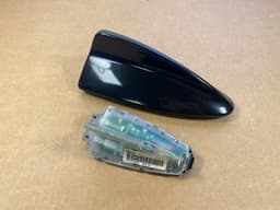 BMW GENUINE BMW X5 E70 ROOF ANTENNA IN BLACK SAPPHIRE METALIC 6982665 — thumbnail 1
