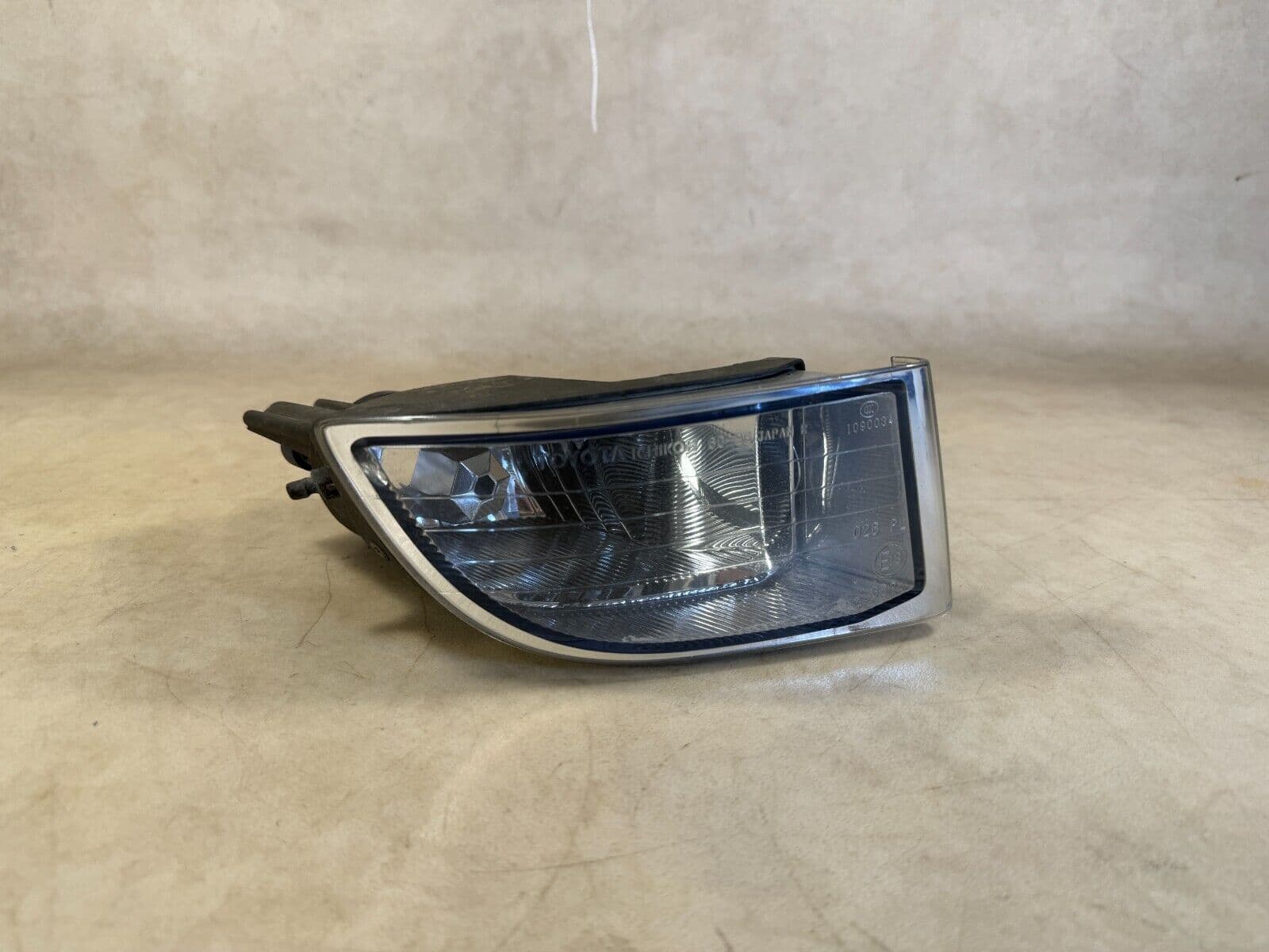 TOYOTA Genuine Toyota Land Cruiser FJ120 Prado 2003-2009 FRONT RIGHT FOG LIGHT