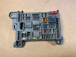 BMW GENUINE BMW X5 E70 E70 LCI X6 E71 E72 Rear Power distribution box 61146931687 — thumbnail 1