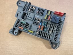 BMW GENUINE BMW X5 E70 E70 LCI X6 E71 E72 Rear Power distribution box 61146931687 — thumbnail 2