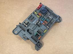 BMW GENUINE BMW X5 E70 E70 LCI X6 E71 E72 Rear Power distribution box 61146931687 — thumbnail 3