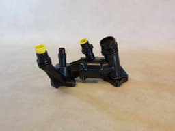 BMW BMW G20 G30 G01 G02 G05 Genuine Thermostat Housing With Thermostat 11538576289 — thumbnail 2