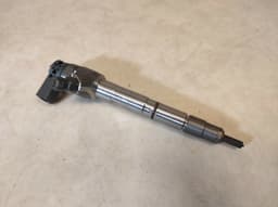 AUDI AUDI A3 A4 A5 SEAT LEON SKODA VW FUEL INJECTOR NOZZLE 04L130277AE 04L 130 277 AE — thumbnail 1