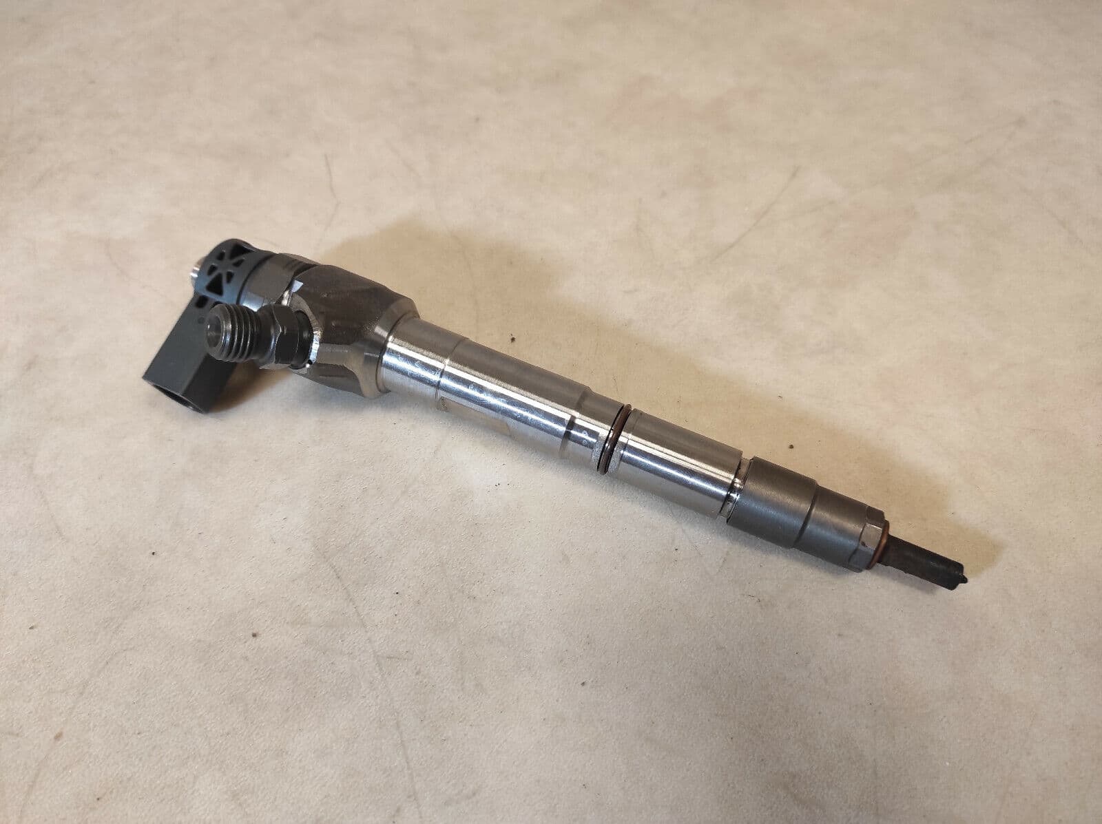 AUDI AUDI A3 A4 A5 SEAT LEON SKODA VW FUEL INJECTOR NOZZLE 04L130277AE 04L 130 277 AE