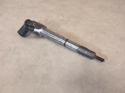 AUDI AUDI Q2 SEAT LEON SKODA KAROQ VW TIGUAN - FUEL INJECTOR NOZZLE UNIT, 04L130277AE — thumbnail 1