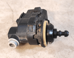TOYOTA GENUINE TOYOTA Auris Motor Actuator Motor, Headlight Range Adjustment 90013783 — thumbnail 5