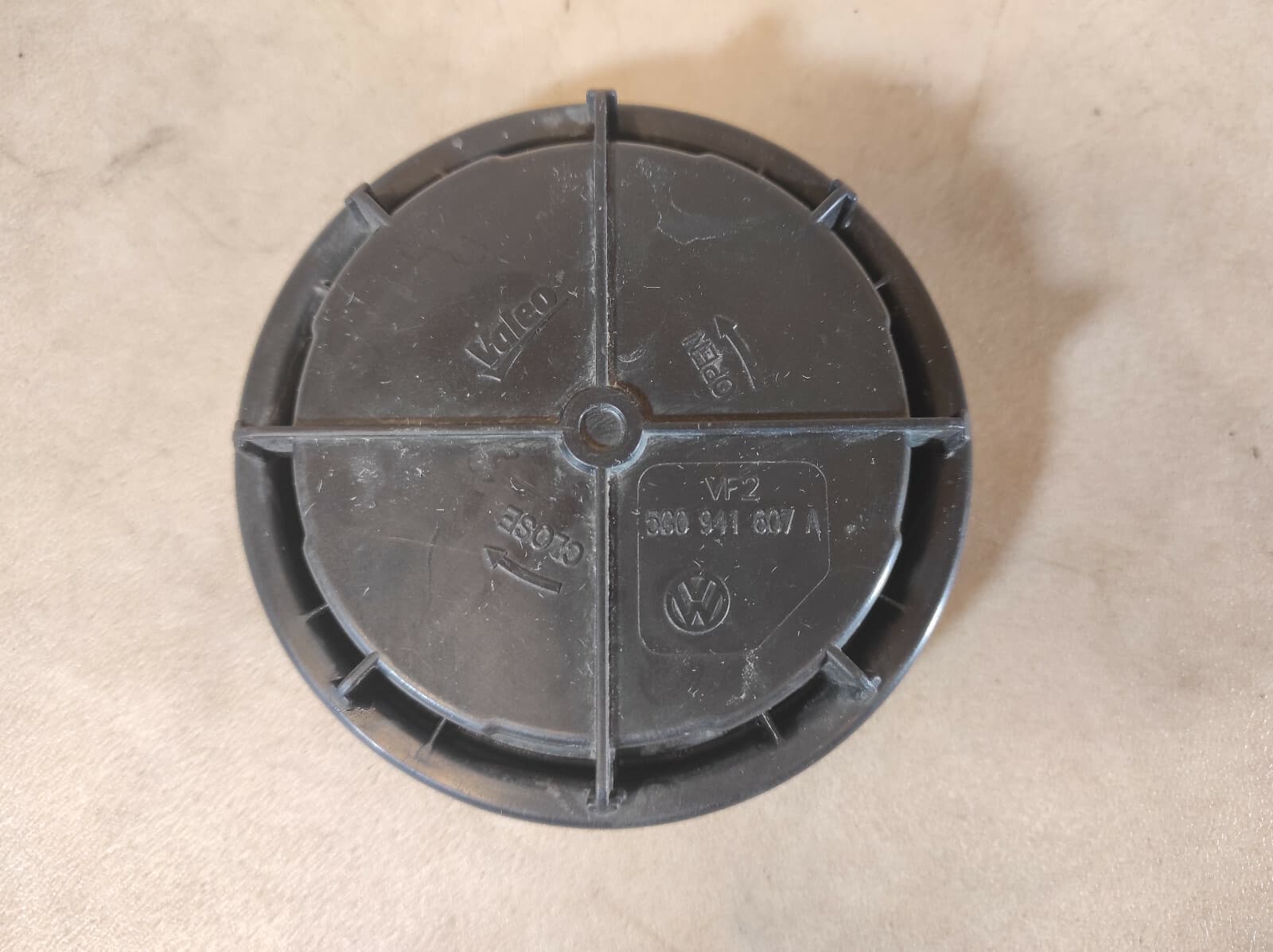 VW VALEO AUDI A3 VW GOLF VARIANT - FRONT HEADLIGHT HEADLAMP CAP COVER, 5G0941607A