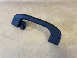 BMW BMW E60 E90 REAR RIGHT OVERHEAD INTERIOR GRAB HANDLE 9143530 — thumbnail 1