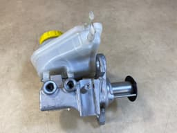PORSCHE Porsche 911 991 Cayman 981 982 718 OEM Main Brake Master Cylinder — thumbnail 1