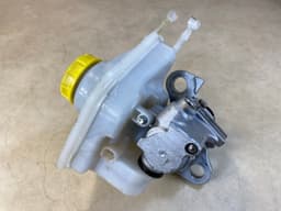 PORSCHE Porsche 911 991 Cayman 981 982 718 OEM Main Brake Master Cylinder — thumbnail 5