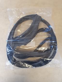 TOYOTA NEW GENUINE 67872-30320 Toyota Weatherstrip Rear Door LH 6787230320 — thumbnail 3