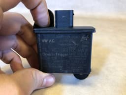PORSCHE GENUINE Porsche 911 981 991 970 PANAMERA CAYENNE Tire pressure sensor 7PP907283 — thumbnail 2