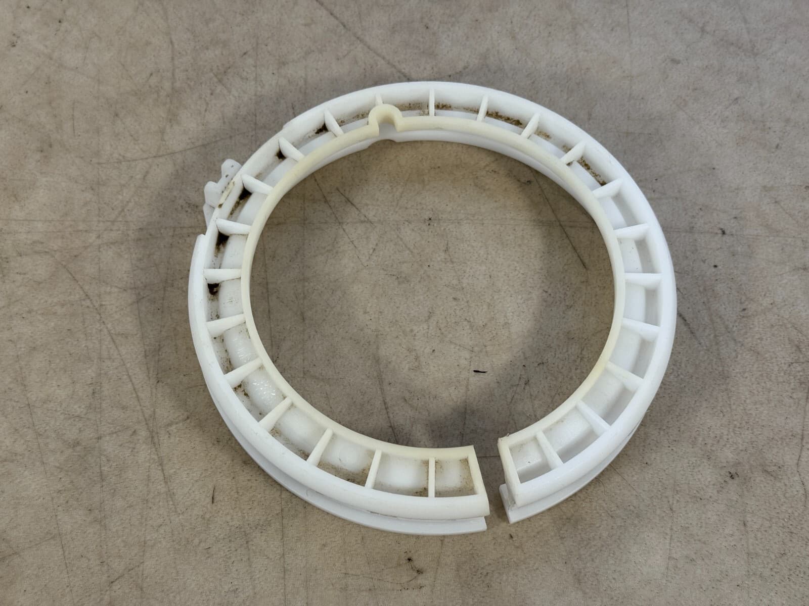 BMW BMW 1 3 X1 X5 X6 E81 E87 E90 E92 E84 E70 F15 E71 F15 Retainer Tank pump screw