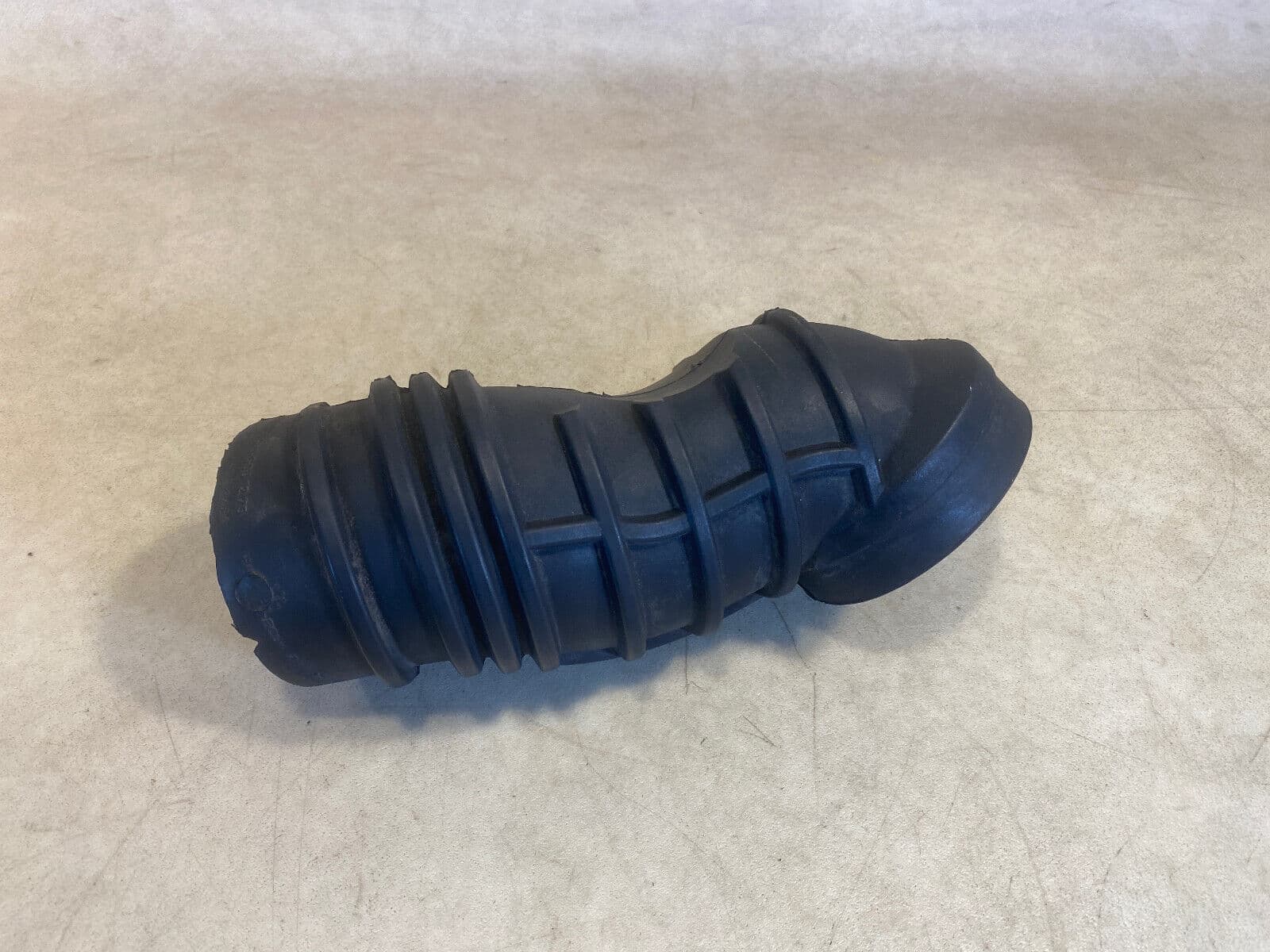 MERCEDES-BENZ Mercedes G class W463 OEM PIPE BETWEEN AIR FILTER AND CONNECTION PIPE RIGHT