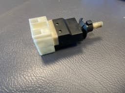 MERCEDES-BENZ Mercedes G class W463 GENUINE Brake Light Switch A0015456409 — thumbnail 3