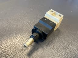 MERCEDES-BENZ Mercedes G class W463 GENUINE Brake Light Switch A0015456409 — thumbnail 10