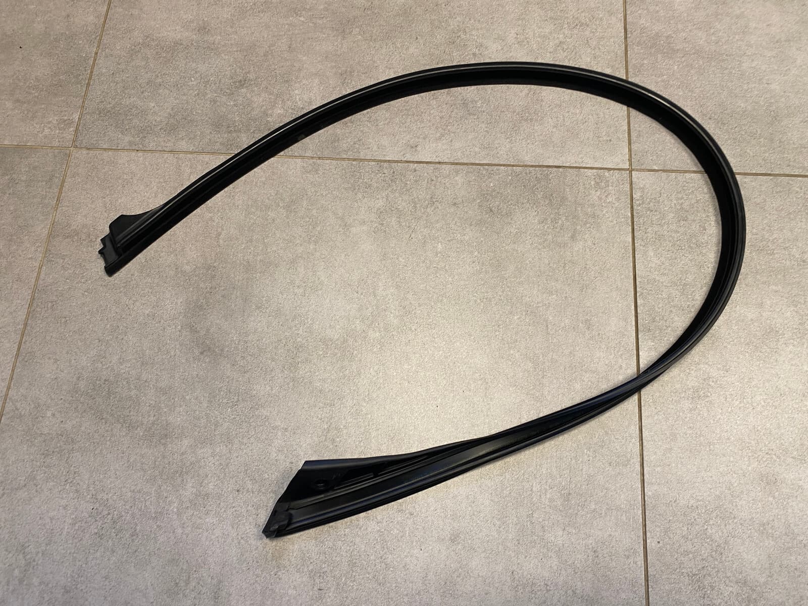BMW BMW X5 M E70 X5 3.0D GASKETDOOR JOINT DOOR FRNT TOP Right. 51767208584