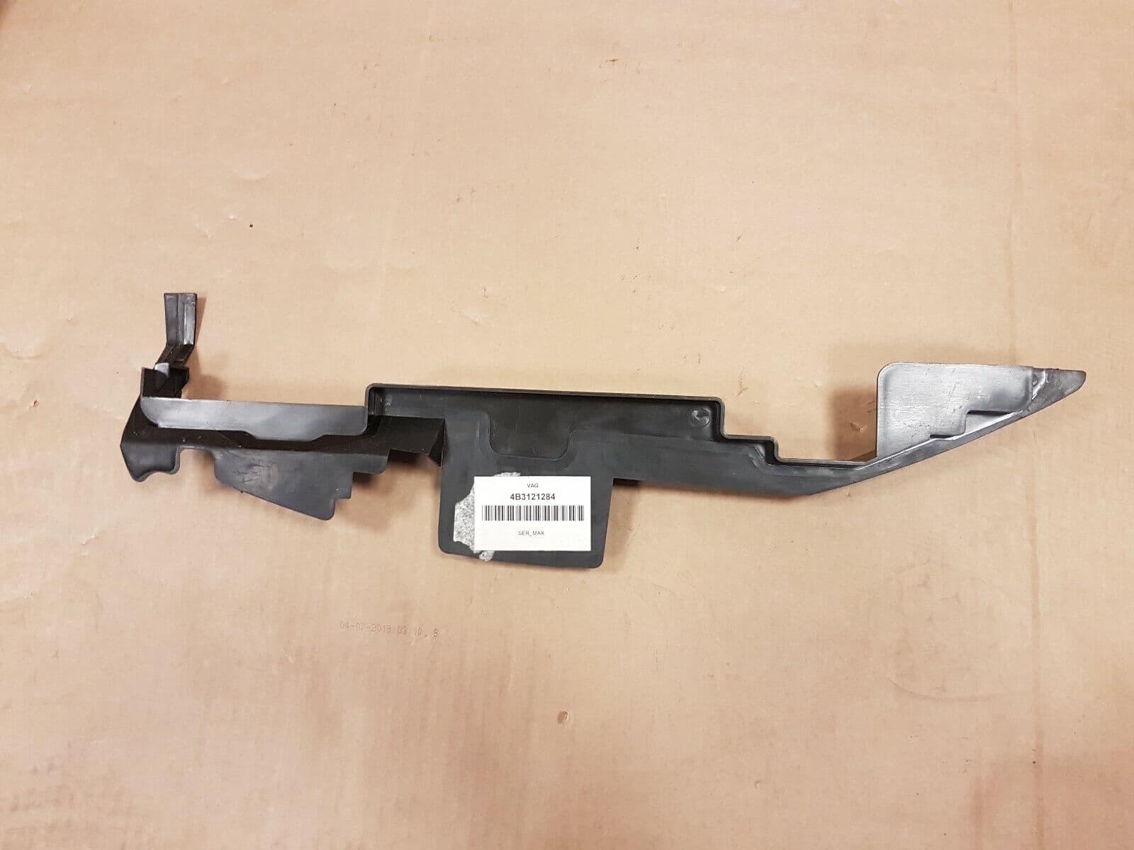 AUDI GENUINE AUDI A6 C5 4.2 - RADIATOR AIR GUIDE SHROUD - PASSENGER SIDE 4B3121284