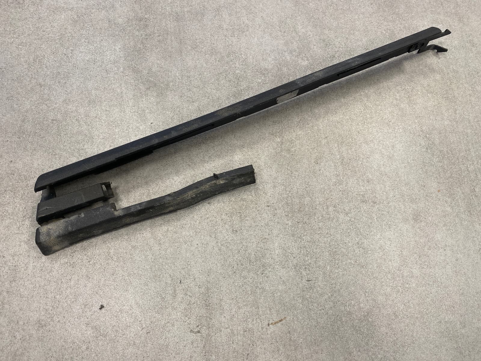 VW VW Touareg Porsche Cayenne Audi Q7 Front Right Seat Rail Trim 7L0881479