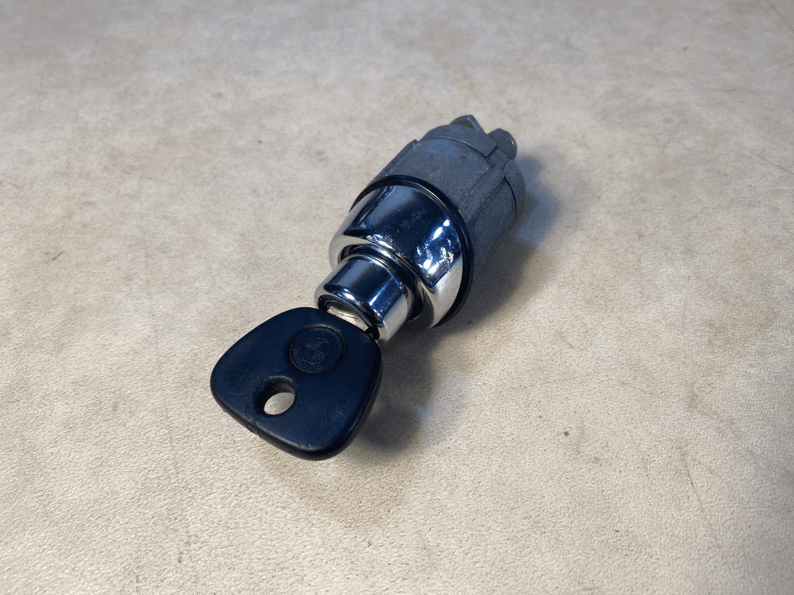GENUINE BMW E23 7 SERIES Trunk Lid Lock With Key 51241858639