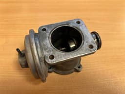 BMW BMW 3 5 6 X3 X5 X6 E90 E91 E60 E61 E63 E83 E70 E71 GENUINE EGR valve M57 — thumbnail 3