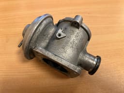 BMW BMW 3 5 6 X3 X5 X6 E90 E91 E60 E61 E63 E83 E70 E71 GENUINE EGR valve M57 — thumbnail 2