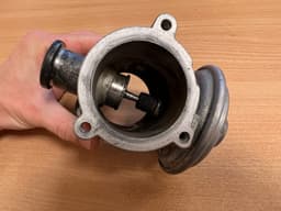 BMW BMW 3 5 6 X3 X5 X6 E90 E91 E60 E61 E63 E83 E70 E71 GENUINE EGR valve M57 — thumbnail 9