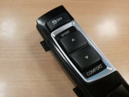 BMW BMW 7'er F01 F02 Central Consule PDC SPORT SUSPENSION CAMERA SWITCH 61319201487 — thumbnail 3