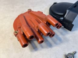 BMW GENUINE BMW 7 E23 E32 E38 6 E24 5 E28 E34 Ignition Distributor Cap 12111725070 — thumbnail 3