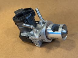 BMW GENUINE BMW 1 3 4 5 6 7 X1 X3 X4 X5 X6 E/F Series OEM EGR Valve 11717810871 — thumbnail 1