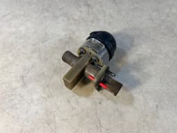 BMW GENUINE BMW E23 7 SERIES Heater control Water valve 64111376321 — thumbnail 2