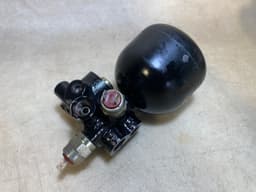BMW GENUINE BMW E23 7 Pressure accumulator 37211124595 — thumbnail 1